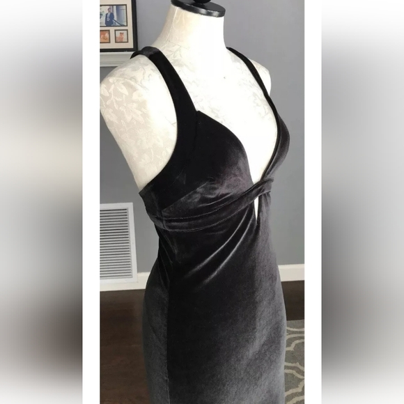 🆕 Express Black Velvet Bodycon Dress Deep V Plunge Womens Size 4 Knee Length - Picture 3 of 7
